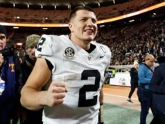 Diego Pavia firma con Ravens días después de no ser reclutado