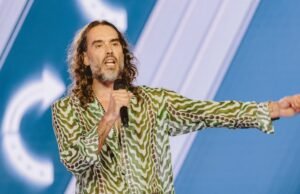 Russell Brand tuvo relaciones sexuales con una joven de 16 años cuando él tenía 30