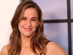 Compre el cárdigan de punto blanco Chanel de Jennifer Garner