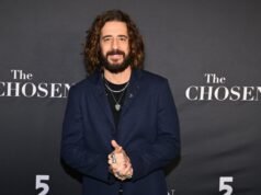 La estrella elegida Jonathan Roumie celebra 8 años interpretando a Jesús