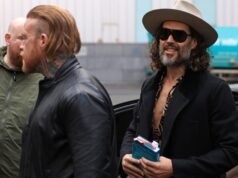 Russell Brand encuentra un versículo bíblico alusivo en una entrevista con Piers Morgan