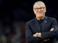 Geno Auriemma se disculpa con el personal de SC en medio del drama de Dawn Staley
