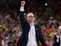 Dan Hurley ofrece apoyo a Geno Auriemma en medio del drama de los últimos cuatro