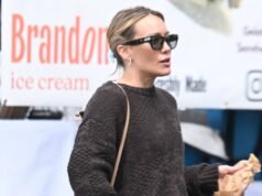 Hilary Duff demuestra que los pantalones deportivos pueden ser elegantes con este bolso