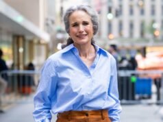 El estilo de tacón de gatito de Andie MacDowell hace que las piernas parezcan más largas