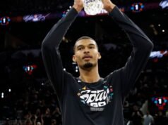 Victor Wembanyama sufre una aterradora conmoción cerebral y abandona el partido