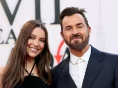 Justin Theroux y su esposa en la alfombra roja tras el nacimiento de su hijo