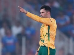 IPL 2026 – Los indios de Mumbai anuncian a Keshav Maharaj como reemplazo del lesionado Mitchell Santner