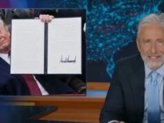 Jon Stewart bromea diciendo que Trump toma psicodélicos durante la firma del proyecto de ley