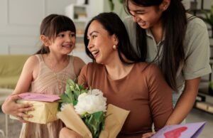 12 regalos de joyería para el día de la madre de Kendra Scott, Fossil y más