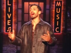 Riz Ahmed apunta a los británicos durante el monólogo de apertura de ‘SNL UK’