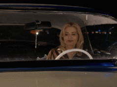 Sabrina Carpenter se convierte en “Thelma & Louise” en Coachella con Geena Davis