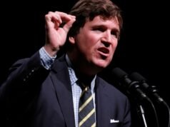 Tucker Carlson se disculpa por “engañar a la gente” sobre Donald Trump