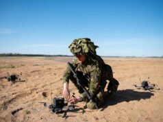 Estonia invierte en fondos de vehículos de combate para comprar más drones y sistemas de defensa aérea
