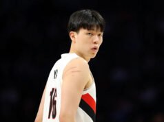 Los Blazers multados con 100.000 dólares y 2 ejecutivos suspendidos por contacto con un jugador no elegible para el draft de 2023