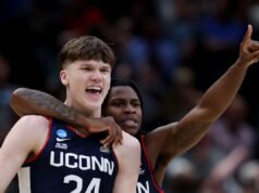 ¿Quién es Braylon Mullins, el héroe de UConn March Madness que hundió a Duke con su épica foto del logo?