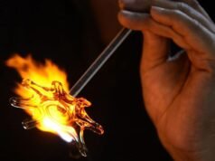 Un conflicto lejano amenaza los medios de vida en el centro vidriero de la India