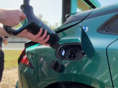 Un hombre pensó que BYD estaba exagerando, así que voló a China y quedó boquiabierto.