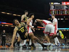 Final Four 2026: la estrella de Michigan, Yaxel Lendeborg, abandona el partido de Arizona por lesiones de tobillo y rodilla