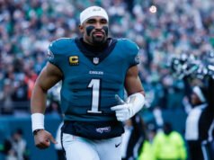 Jalen Hurts se ha resistido al cambio durante mucho tiempo. Un nuevo jugador le obligará a adaptarse