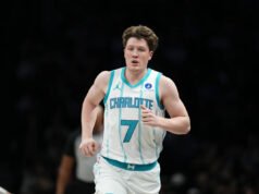 Kon Knueppel rompe el récord de triples de los Hornets de Kemba Walker mientras continúa la campaña de Novato del Año