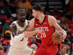 Los Rockets sobreviven sin Kevin Durant y dominan a los Lakers en el Juego 4 después de que Deandre Ayton fuera expulsado para evitar la barrida