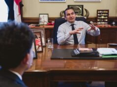 El primer ministro canadiense quiere prohibir las redes sociales y los chatbots de inteligencia artificial para los niños de Manitoba