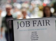 Los empleadores estadounidenses crean 178.000 puestos de trabajo en marzo, según muestra un informe mejor de lo esperado