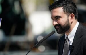 Detrás de la sonrisa de Mamdani no hay ningún éxito, aparte de despertar el odio hacia los judíos.