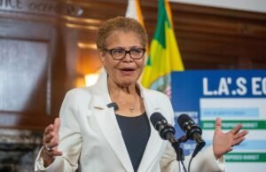 Karen Bass propone el status quo