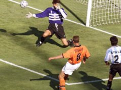 A 63 días del Mundial: el emblemático gol de Dennis Bergkamp pone de rodillas a Argentina