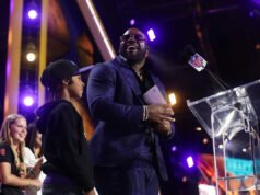 Draft de la NFL 2026: el ex corredor de los Ravens, Mark Ingram, trae a su hijo para que se vuelva troll con la multitud de Pittsburgh