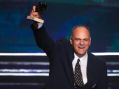 Larry Bird, Steve Kerr y otros rinden homenaje al miembro del Salón de la Fama del baloncesto Oscar Schmidt tras la muerte del ícono brasileño a los 68 años