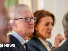 Apple ve una demanda “extraordinaria” de iPhone tras la salida del CEO Tim Cook
