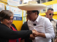 El jefe electoral de Perú renuncia debido a problemas logísticos en una elección presidencial altamente polémica