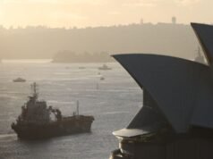 Refugiados afganos varados en la frontera con Pakistán debido a los renovados combates