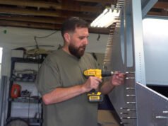 Un veterano del norte de Alabama construye su propio avión después de perder una pierna en Irak