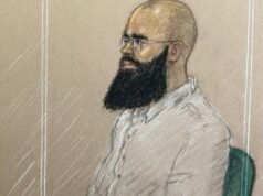 Un hombre arrestado frente a la embajada de Israel describe los peligrosos cruces en barco hacia el Reino Unido