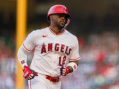 Jorge Soler de los Angelinos anota el primer turno al bate luego de apelar su suspensión por pelear con Reynaldo López de los Bravos