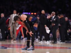 NBA Playoffs: CJ McCollum y los Hawks irrumpen en el último cuarto para sorprender a los Knicks e igualar la serie 1-1