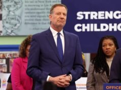 ¿Por qué dar a los demócratas más dinero de los impuestos para gastar? Simplemente lo desperdiciarán otra vez o dejarán que sus amigos se lo roben.