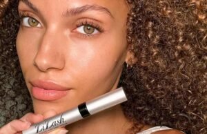 ¡Se acabó el rímel grumoso! Cambie a este suero realzador de pestañas