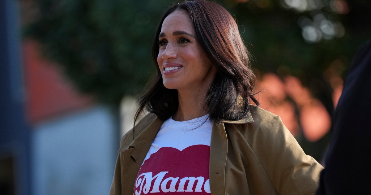 MELBOURNE, AUSTRALIA - 16 DE ABRIL: Meghan, duquesa de Sussex durante una caminata por un árbol lleno de cicatrices el 16 de abril de 2026 en Melbourne, Australia. El duque y la duquesa de Sussex se encuentran en una visita de cuatro días a Australia, con compromisos en Melbourne, Canberra y Sydney. (Foto de Asanka Ratnayake/Getty Images)