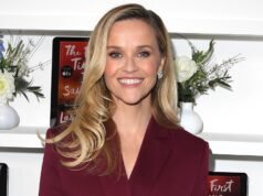 El look acolchado primaveral de Reese Witherspoon cuesta 46 dólares