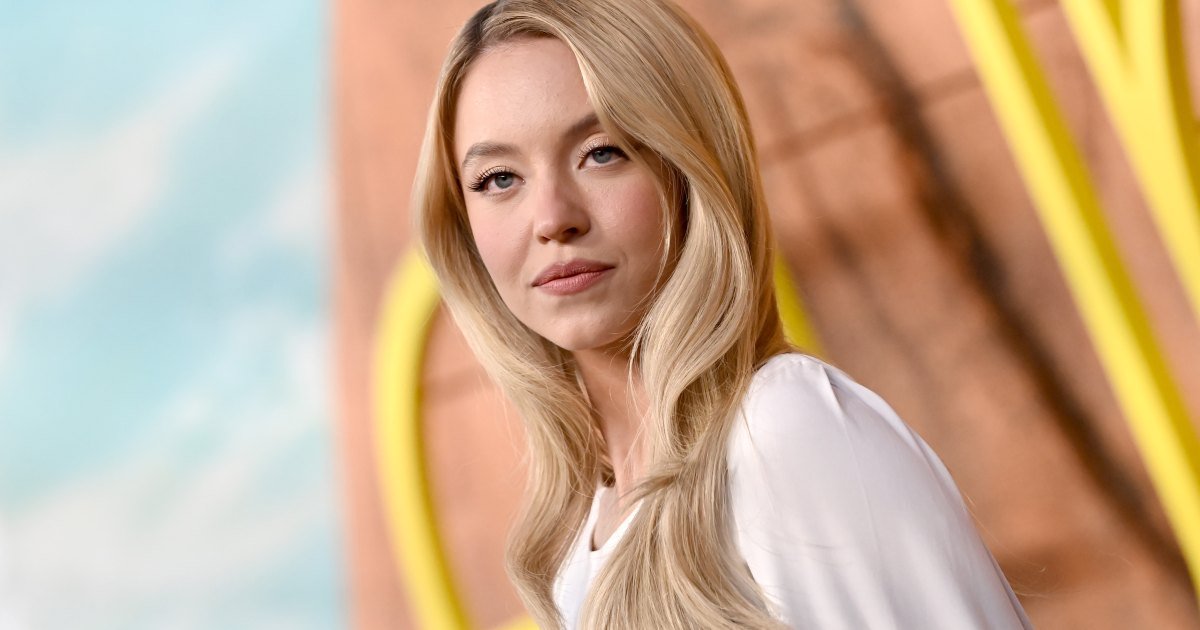 HOLLYWOOD, CALIFORNIA - 7 DE ABRIL: Sydney Sweeney asiste al estreno de HBO en Los Ángeles