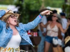 Los fuertes vientos provocan el aplazamiento de Stagecoach y la evacuación de los aficionados