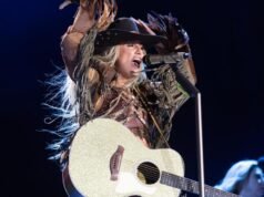 Lo que hizo Lainey Wilson después de que el viento detuviera brevemente a Stagecoach