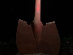 Excavadora gigante cerca de Coachella promociona la nueva película de Tom Cruise ‘Digger’