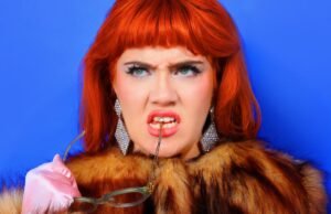 CMAT llegó a Coachella con la política en la cabeza y un paso de baile irlandés para California