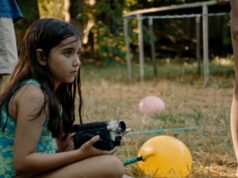 Reseña de “Blue Heron”: el cineasta recrea el pasado familiar para afrontar el dolor